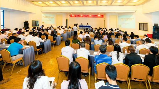 专一赶路，也要仰面寻路