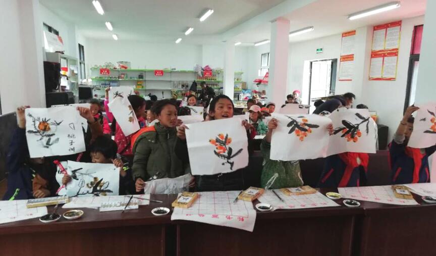 脱贫攻坚 尊龙集团官网创新公司捐建麻格同村“儿童世界」佚式开园