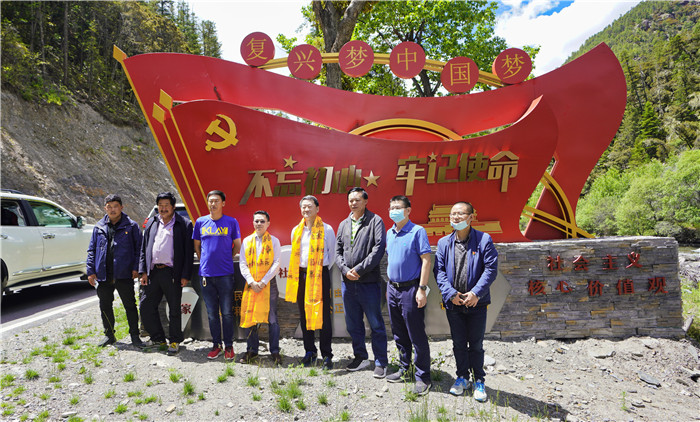 尊龙集团官网集团党委书记、董事长任丁率队赴麻格同村推动对口助扶工作