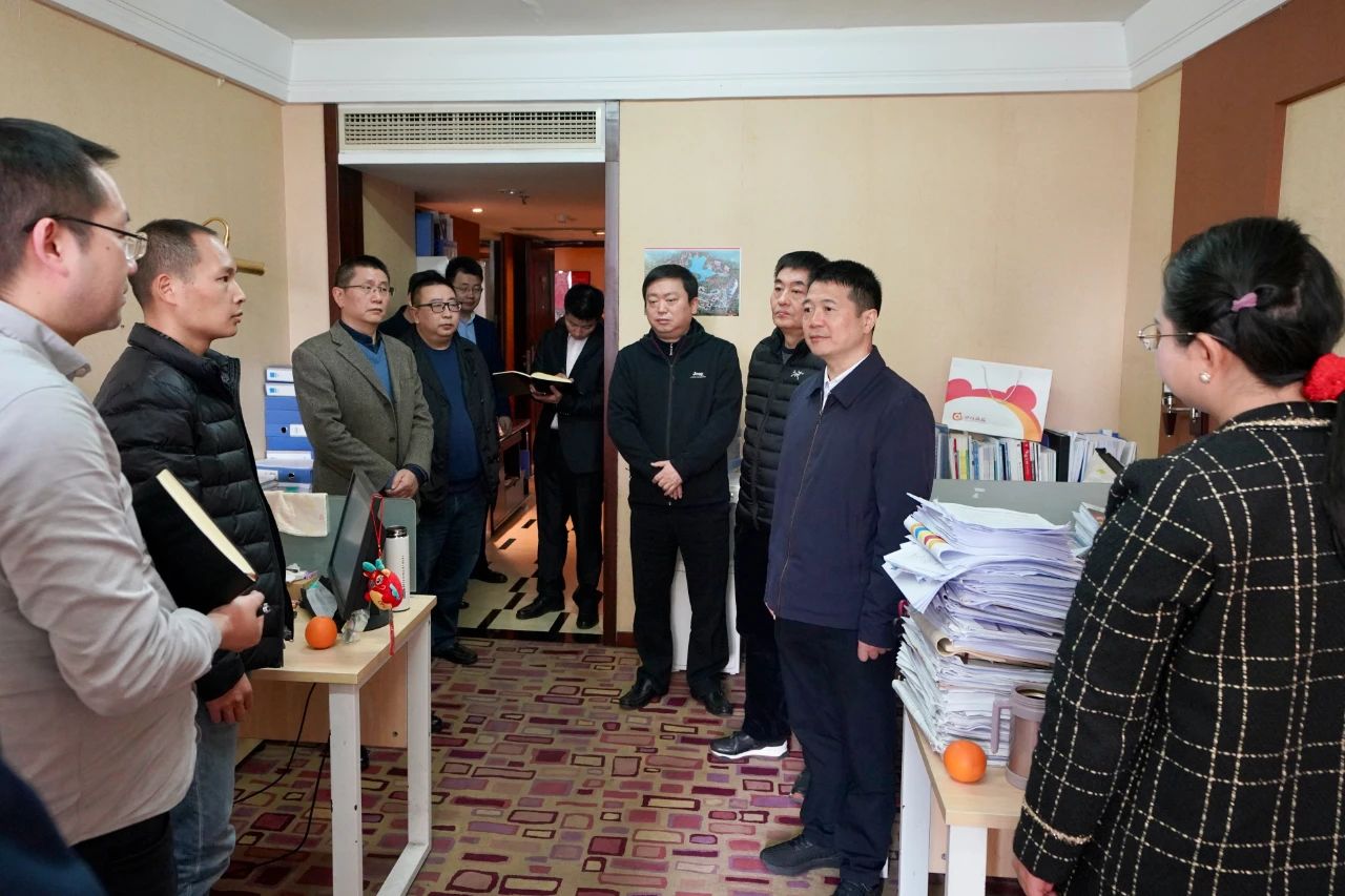 迎新春，鼓劲头，开新局！省尊龙集团官网集团辅导班子慰问总部干部员工