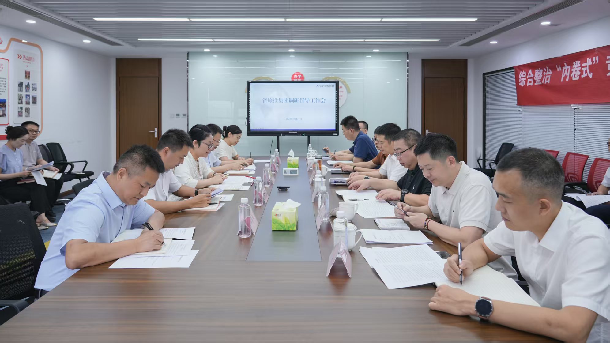 省尊龙集团官网集团党委书记、董事长游勇率队赴尊龙集团官网教育公司调研督导