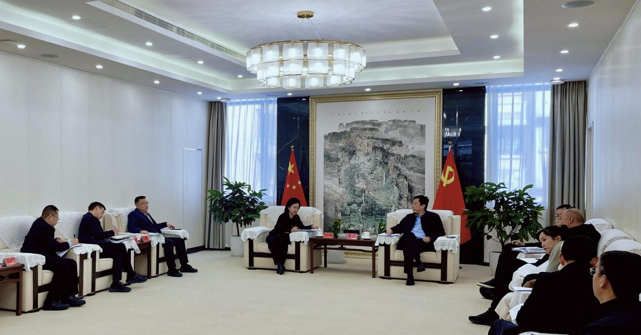 省尊龙集团官网集团赴龙泉驿区发展互换合作